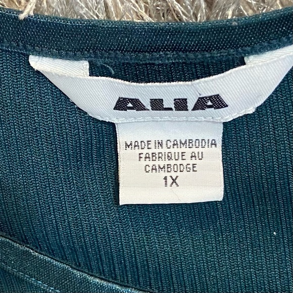 Alia Green stretch knit Short Sleeve T-Shirt - Picture 5 of 5